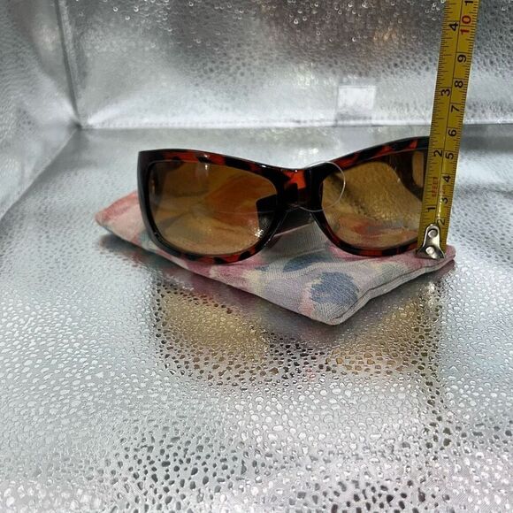 Modo Oversized Sunglasses Women’s Engraved Arms Brown UV 400 100% Eye Protection - Picture 3 of 6